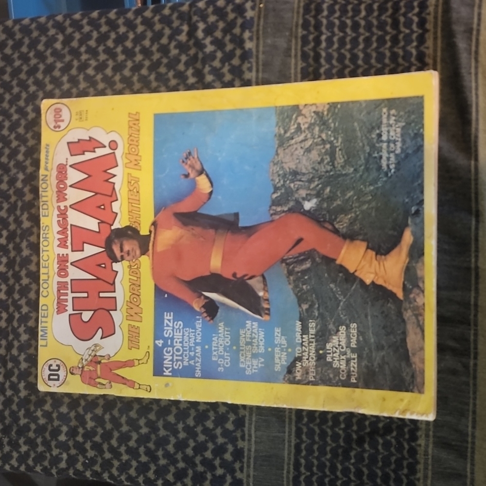 SHAZAM! Vintage Oversized Comic